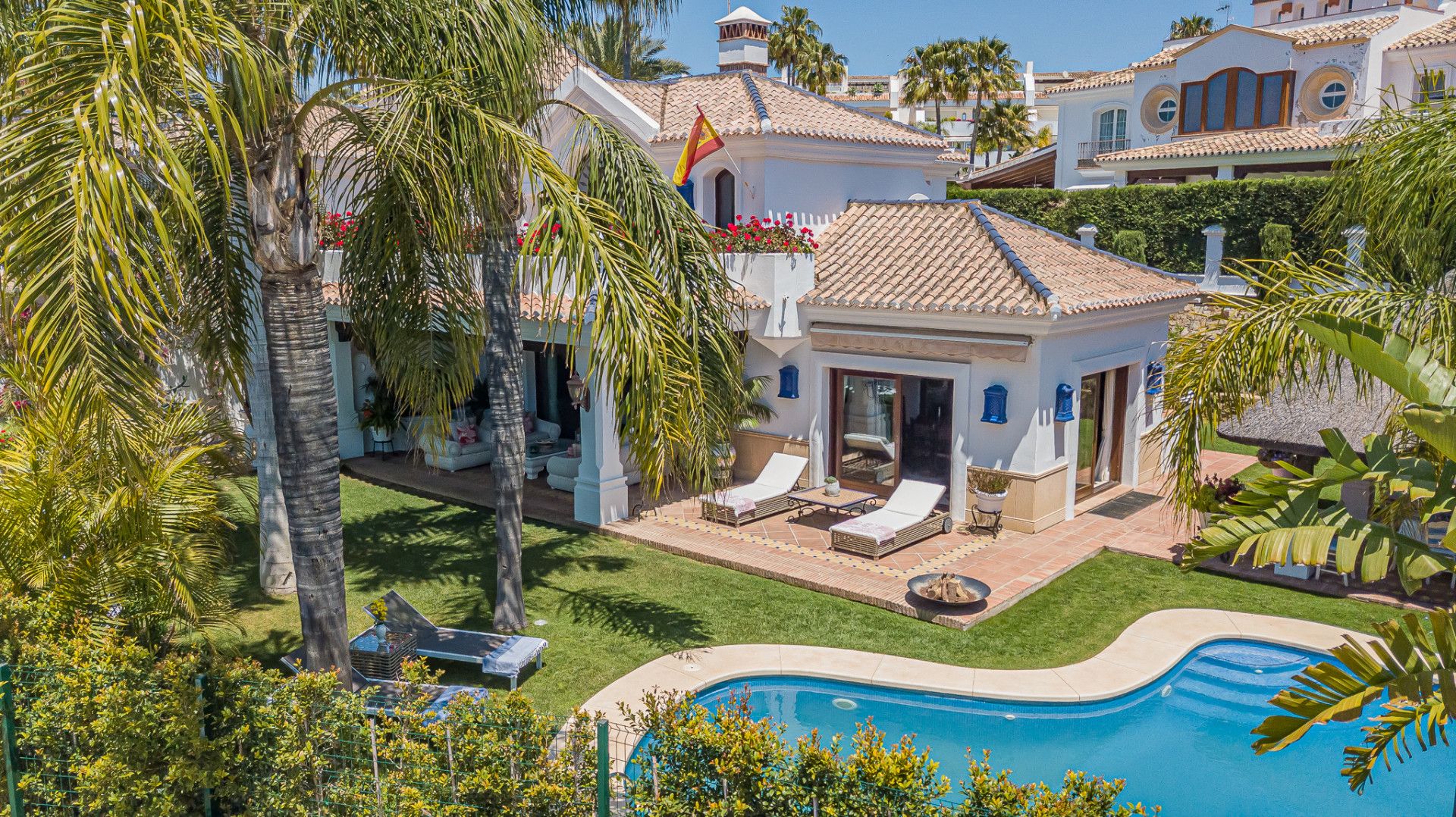 casa lujosa con 6 habitaciones en Marbella | luxurious house with 6 bedrooms in Marbella