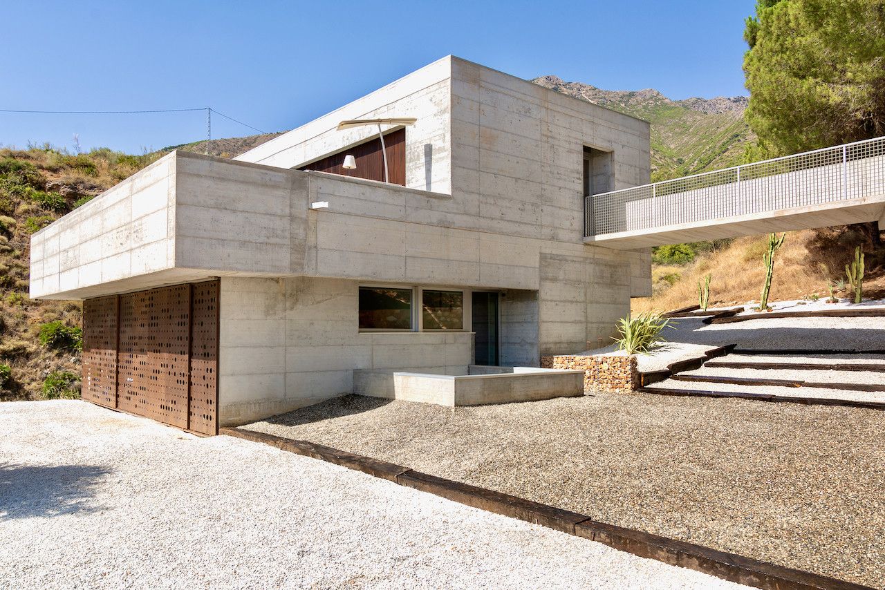  Spectacular contemporary villa with minimalist design in the Valtocado Urbanization, Mijas